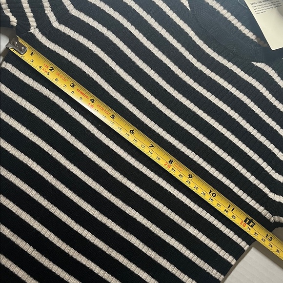 Uniqlo Ribbed Merino Wool Sweater - Picture 7 of 9